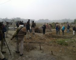 Photo of कोसी पुनर्वास की जमीन को खाली कराने पहुचीं पुलिस पर पथराव