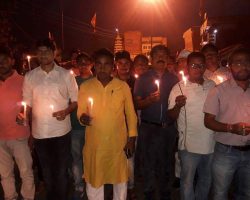 Photo of पत्रकार की हुई निर्मम हत्या पर युवाओं का कैंडिल मार्च