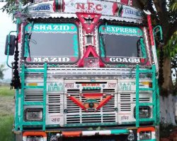 Photo of एक ट्रक अंग्रेजी शराब के साथ तीन धराये