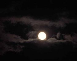 Photo of सबसे खतरनाक वो चांद होता है